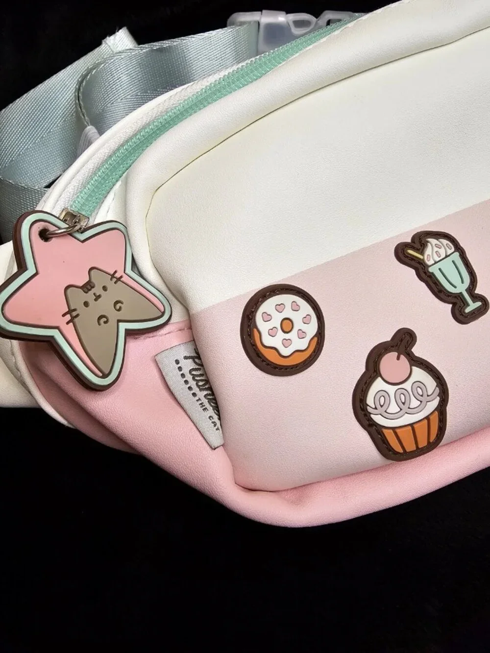 Pusheen The Cat Authentic Crossbody/Belt Bag Zipper Charm - Picture 2 of 11